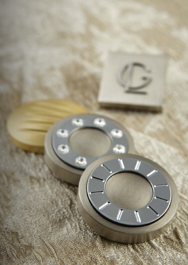 072 Guy Laroche