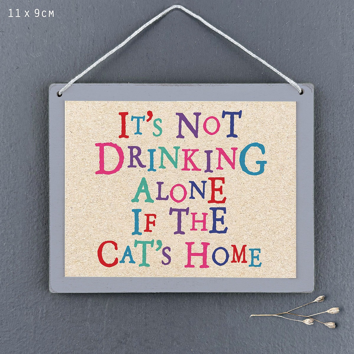 Επιγραφή-It's not drinking alone if the cat's home 9x11,5εκ.