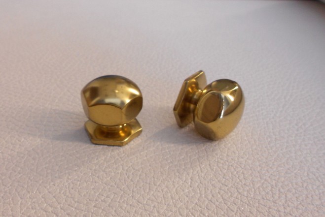 Πομολακι χρυσο 1.40€ + φπα