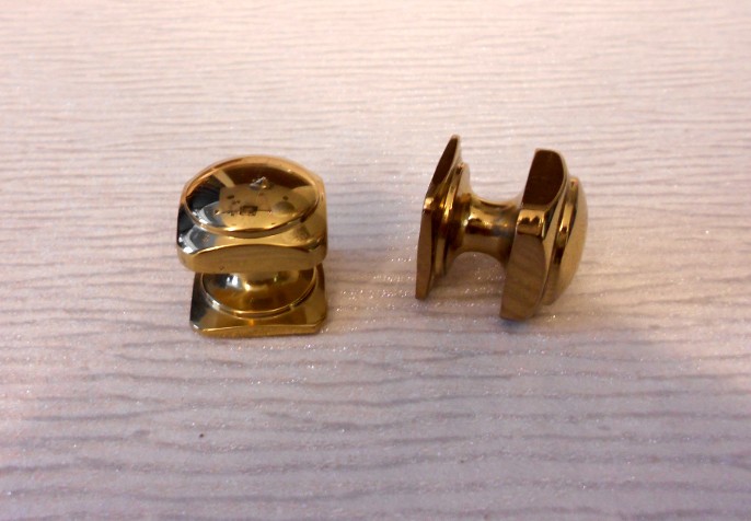 Πομολακι χρυσο 1.40€ + φπα