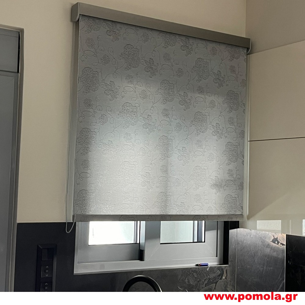 1105 Σκίαση με ρόλλερ μεσα σε τετράγωνη κασετίνα