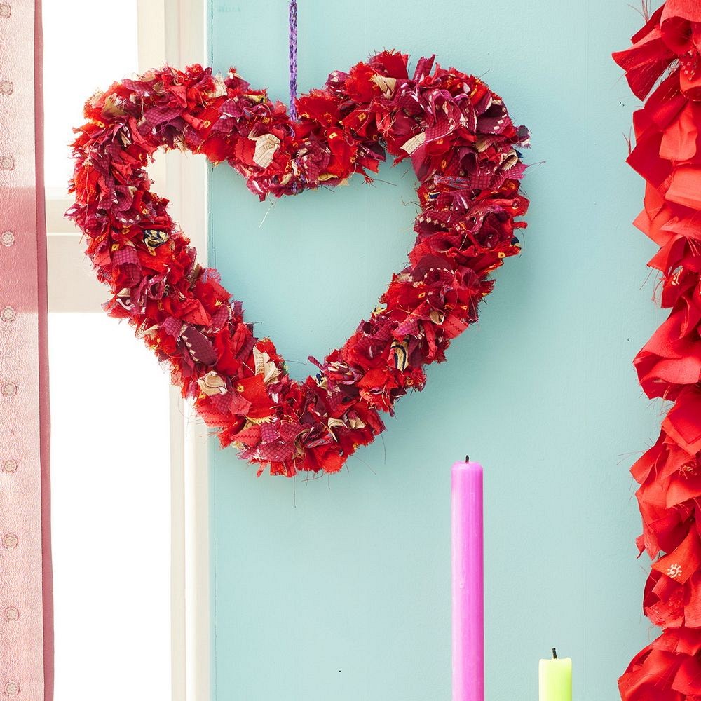 Στεφάνι Καρδιά από ανακ. Σάρι - κόκκινο  38 x 6 εκ.