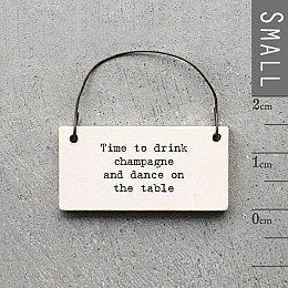 Επιγραφή μικρή - Time to drink champagne…