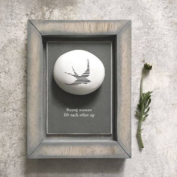 Κάδρο με βότσαλο -Χελιδόνι